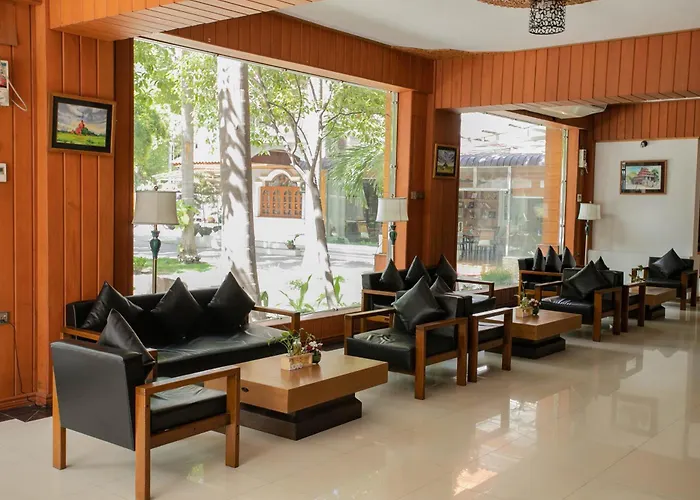 E-Outfitting Golden Country Hotel