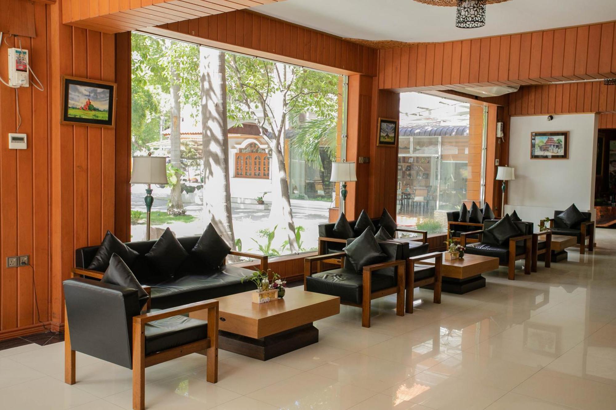Hotel E-outfitting Golden Country 4*